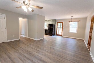 321 Oak Meadows Dr in Athens, GA - Building Photo - Building Photo