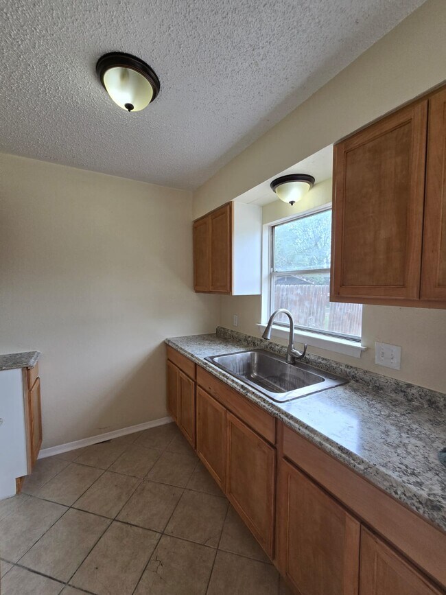 5838 Wy Vw Dr in San Antonio, TX - Building Photo - Building Photo