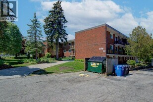 326 Erb St. W in Waterloo, ON - Building Photo