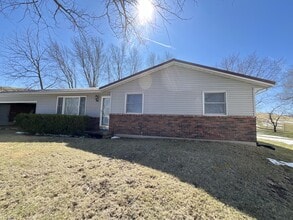 3690 Keystone Dr in Dubuque, IA - Building Photo - Building Photo