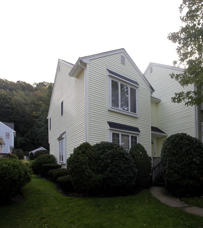 13-16 High St in Port Jefferson, NY - Building Photo - Building Photo