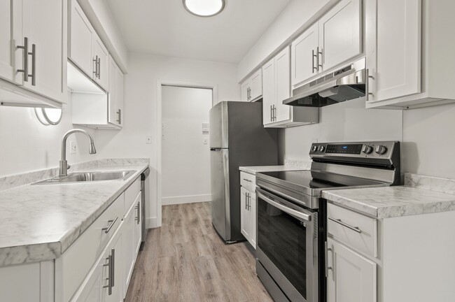 Carriage Hill Apartments - Dearborn Heights