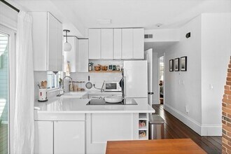 22 Halsey St, Unit 4 in Providence, RI - Building Photo - Building Photo