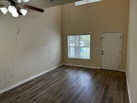 1512 Bentley Cir in Fort Walton Beach, FL - Building Photo