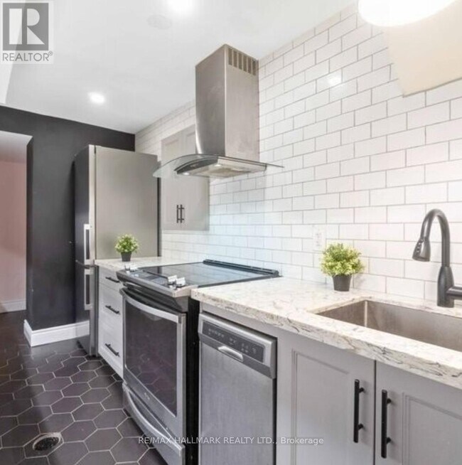 23 Wycombe Rd in Toronto, ON - Building Photo - Building Photo