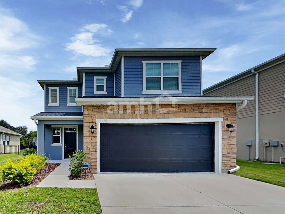 926 Walden Woods Dr in Plant City, FL - Building Photo