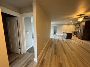 240 Crystal Springs Ln in Roseburg, OR - Building Photo - Building Photo