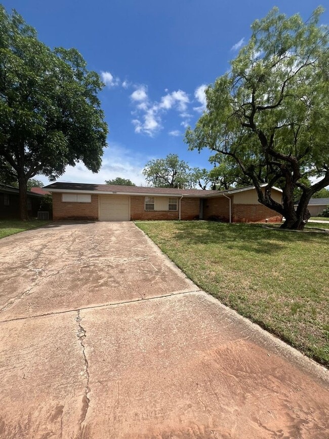 property at 1801 Mimosa Dr