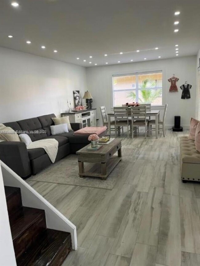 14201 SW 94th Cir Ln in Miami, FL - Building Photo - Building Photo