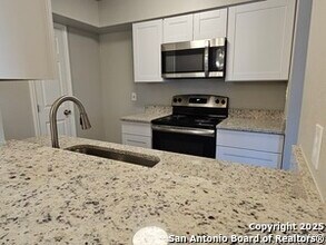 2811 Woodbury Dr in San Antonio, TX - Building Photo - Building Photo