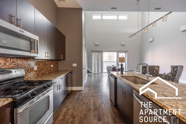 1008 W Lake St, Unit 2 in Chicago, IL - Building Photo - Building Photo