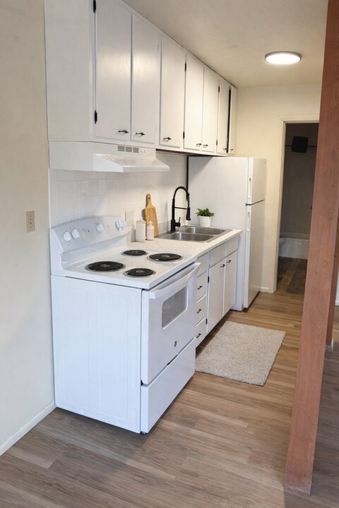 2006 W Woodriver Dr in Carbondale, IL - Building Photo