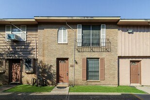 3006 Falk Ct in La Porte, TX - Building Photo