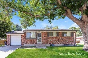 6795 Allison St in Arvada, CO - Building Photo