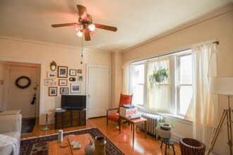 4647 N Manor Ave, Unit 3 in Chicago, IL - Foto de edificio - Building Photo