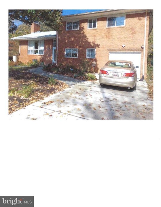 9627 Singleton Dr in Bethesda, MD - Building Photo