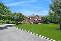 450 Sterling Woods Rd in Southold, NY - Foto de edificio - Building Photo