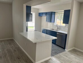 2434 Long Reach Dr in Sugar Land, TX - Building Photo - Building Photo