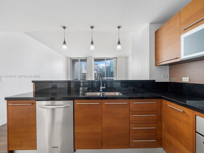 253 NE 2nd St, Unit 3108 in Miami, FL - Building Photo - Building Photo