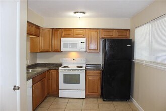 210 G W St in La Porte, TX - Building Photo - Building Photo