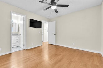 924 Falconhead Ln in Las Vegas, NV - Foto de edificio - Building Photo