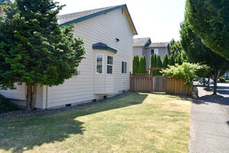 5126 SE 16th Dr in Gresham, OR - Building Photo - Building Photo