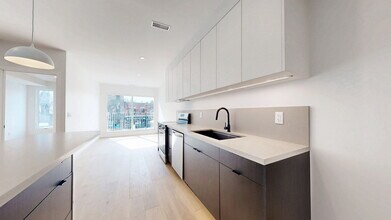 3122 Dundas St W in Toronto, ON - Building Photo - Building Photo