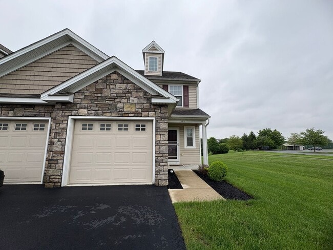 301 Lakeside Crossing in Mount Joy, PA - Building Photo - Building Photo