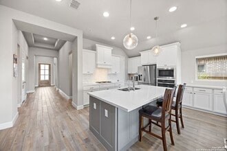 9328 Trestle Crk in San Antonio, TX - Building Photo - Building Photo