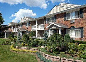 399 Great East Neck Rd in Babylon, NY - Building Photo