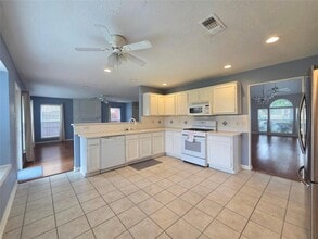 12338 Southmeadow Dr in Stafford, TX - Building Photo - Building Photo