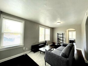 125 W Bodley Ave in Kirkwood, MO - Foto de edificio - Building Photo