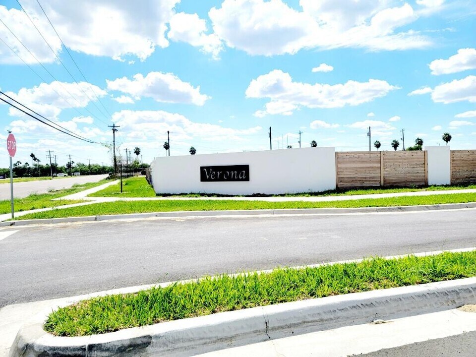 1303 Lore Dr in Weslaco, TX - Building Photo