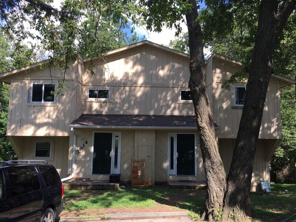 3914-3916-3916 S Rock Quarry Rd in Columbia, MO - Building Photo