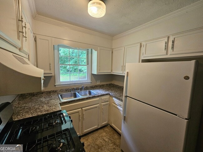 130 Susie Pl in Newnan, GA - Foto de edificio - Building Photo