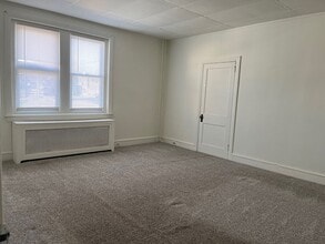 933 W Main St in Norristown, PA - Building Photo - Building Photo
