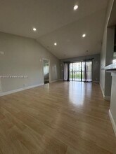 5721 Riverside Dr in Coral Springs, FL - Building Photo - Building Photo