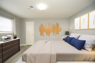 2595 Marilee Ln in Houston, TX - Building Photo - Building Photo
