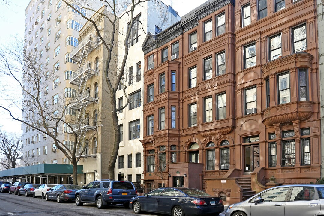 6 W 90TH St in New York, NY - Building Photo