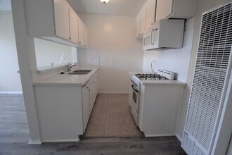 12255 Burbank Blvd, Unit 228 in Los Angeles, CA - Building Photo - Building Photo