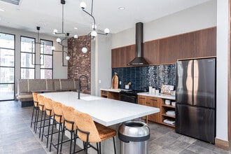 Reveal in Draper, UT - Foto de edificio - Interior Photo