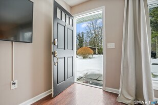 62 Sherry Ln in New Milford, CT - Building Photo