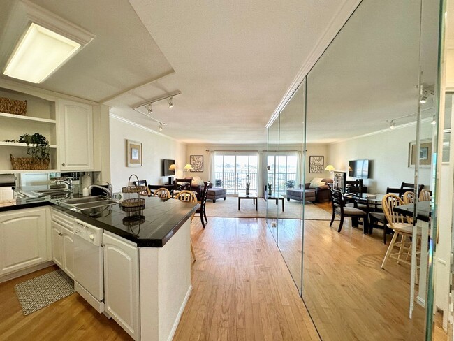 2901 Peninsula Rd in Oxnard, CA - Building Photo - Building Photo