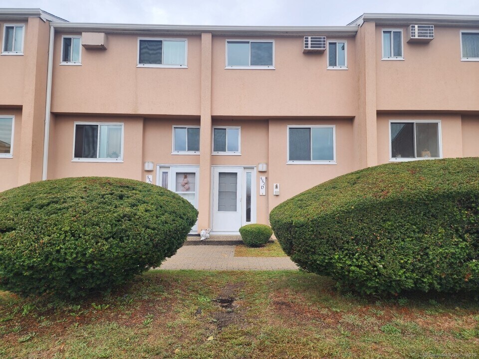 552 Shennecossett Rd in Groton, CT - Building Photo