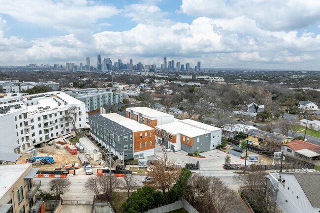 Bluebonnet Lofts in Austin, TX - Foto de edificio - Building Photo