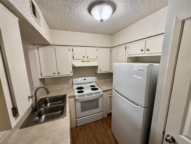 8909 Parkfield Dr in Austin, TX - Building Photo - Building Photo