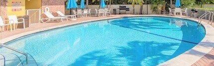 2426 SE 17th St, Unit 208 in Fort Lauderdale, FL - Building Photo - Building Photo