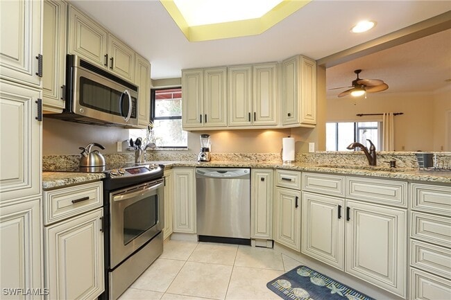 563 Serendipity Dr in Naples, FL - Building Photo - Building Photo