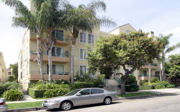 909 N Gardner St in West Hollywood, CA - Building Photo