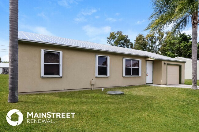 2252 SE Berkshire Blvd in Port St. Lucie, FL - Building Photo - Building Photo